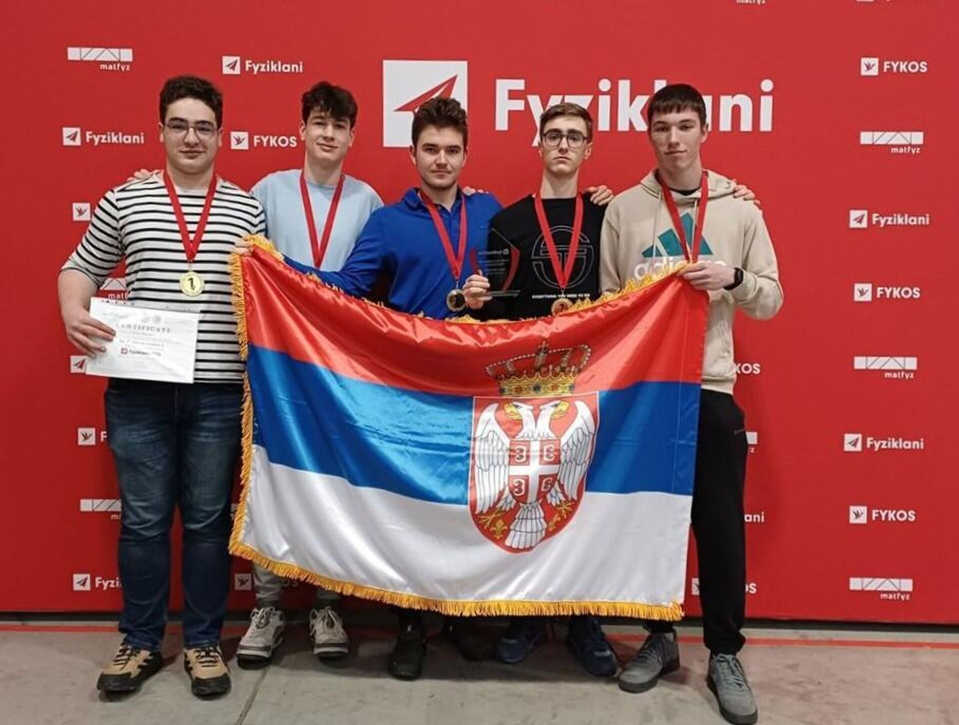 Тим Математичке гимназије - апсолутни победник Fyziklani такмичења у Прагу Тим Математичке гимназије - апсолутни победник Fyziklani такмичења у Прагу - Sputnik Србија, 1920, 20.02.2026