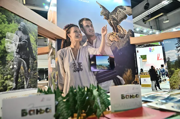 Najavljeni su popusti na porodična i city break putovanja, daleke i egzotične destinacije, aranžmane za mlade, planinski odmor, spa i wellness vikende u banjama, eko i aktivni turizam, kongresna dešavanja, first minute ponude, kao i domaće i inostrane smeštajne kapacitete, turističke regije i atrakcije. - Sputnik Srbija