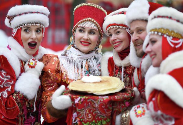 Масленица је слична Покладама код Срба. - Sputnik Србија