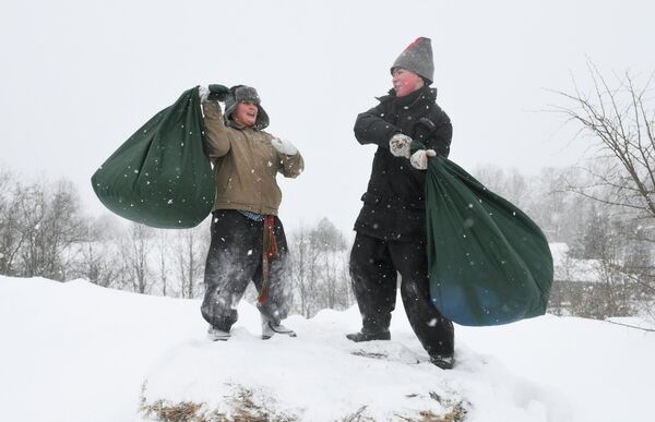 Прослава Масленице у селу Давидово у Јарославској области. - Sputnik Србија