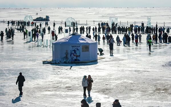 Велики број посетилаца заинтересован је за фестивал који се одржава поводом обележавања 300. годишњице Листвјанке. Велики број посетилаца заинтересован је за фестивал који се одржава поводом обележавања 300. годишњице Листвјанке. - Sputnik Србија