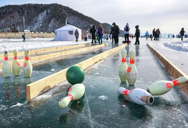 Фестивал нуди богат забавни и уметнички програм прилагођен свим узрастима, укључујући куглање. Фестивал нуди богат забавни и уметнички програм прилагођен свим узрастима, укључујући куглање. - Sputnik Србија