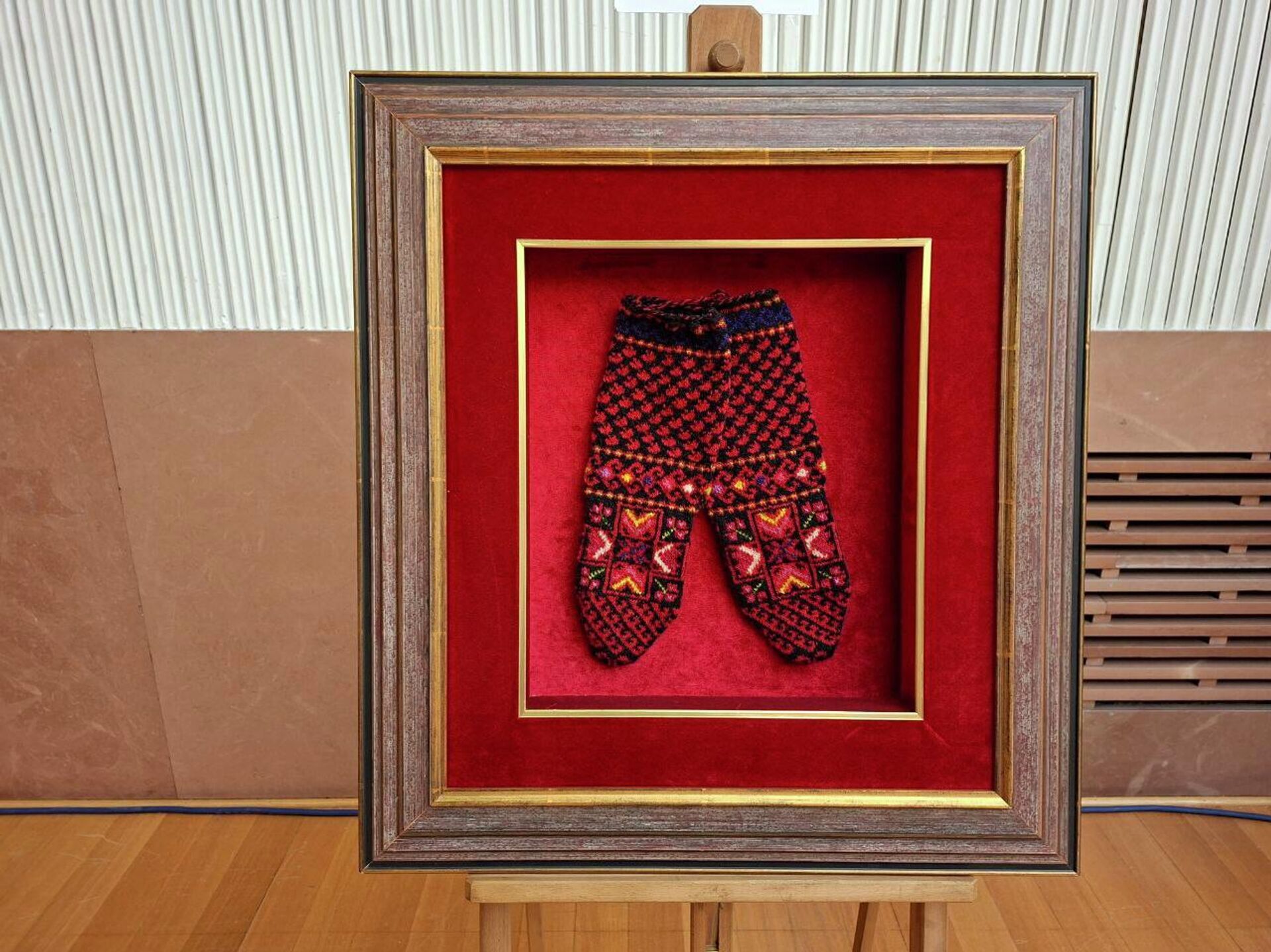 Изложбена поставка елемената уписаних у Национални регистар нематеријалног културног добра „Нити државности“ - Sputnik Србија, 1920, 24.02.2026