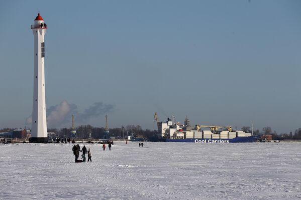 На појединим местима могу се појавити пукотине и тање ледене површине. - Sputnik Србија