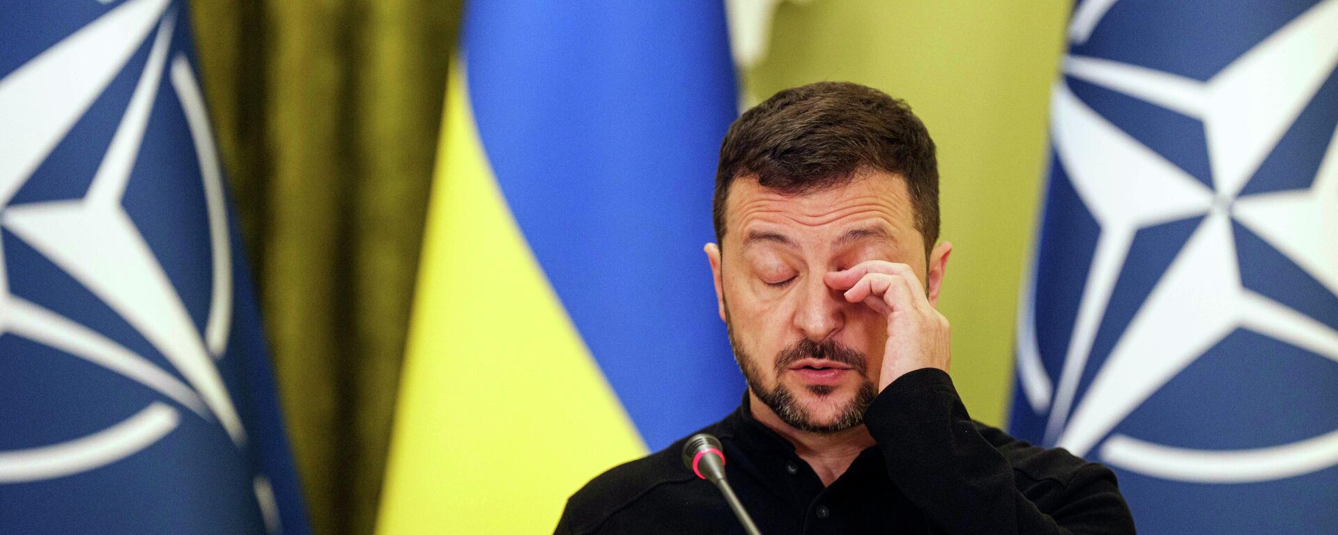 Владимир Зеленски разговара са новинарима током заједничке конференције за медије са генералним секретаром НАТО-а Марком Рутеом у Кијеву, Украјина, 3. октобра 2024. године. - Sputnik Србија, 1920, 20.06.2026