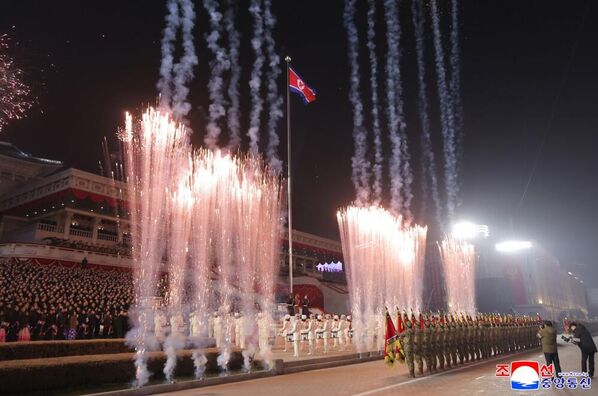 Кадар са параде одржане на главном тргу у Пјонгјангу. - Sputnik Србија