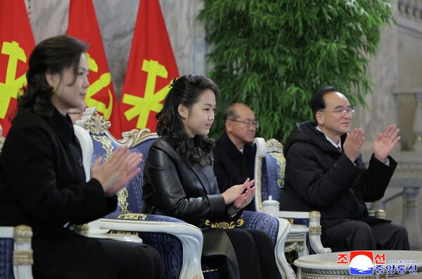 Место одакле је Кимова ћерка пратила параду. - Sputnik Србија