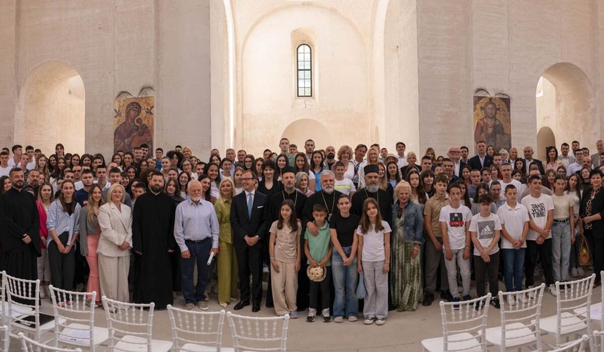 Добитници стипендије СПКД Просвјета из Мостара, Хелена је у елитној јединици од шест најбољих, од најбољих - Sputnik Србија, 1920, 27.02.2026