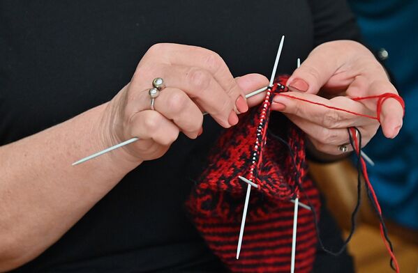 Неретко, женама које се баве ручним радом није циљ да своје производе продају на тржишту, већ им је циљ уживање у раду и чување од заборава традиционалних заната које су и саме училе од својих мајки, бака....  - Sputnik Србија