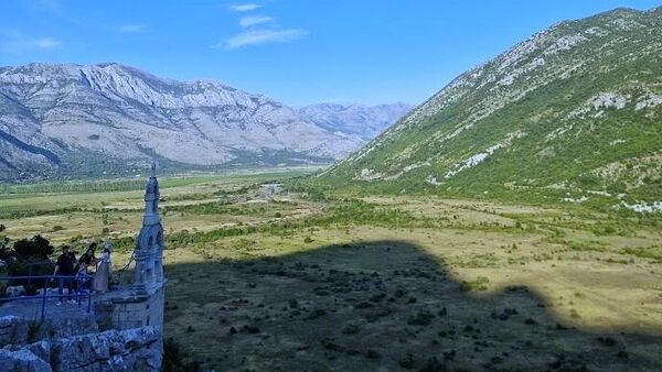 Manastir Zavala na rubu Popovog polja - Sputnik Srbija