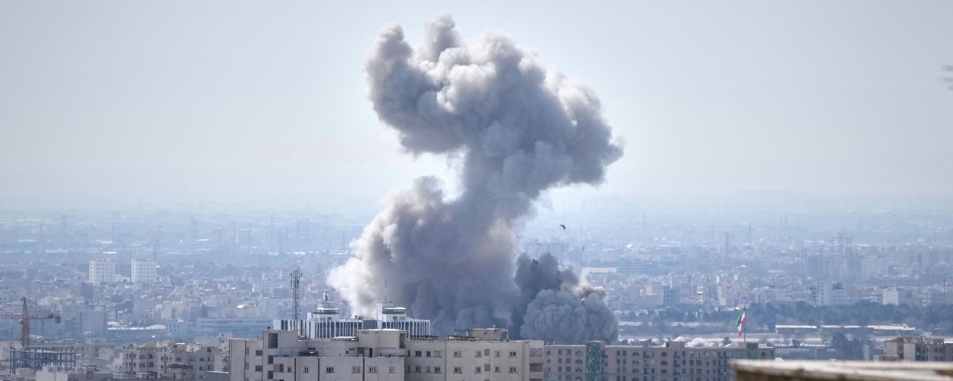 Бомбардовање Техерана - Sputnik Србија, 1920, 01.03.2026