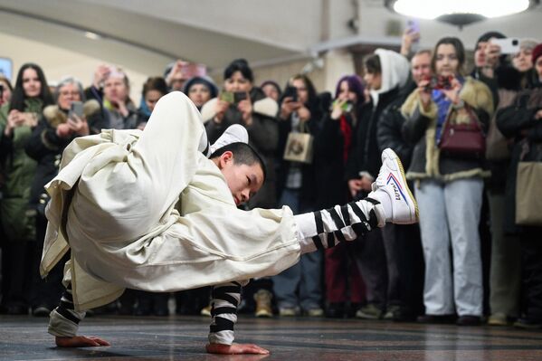 Наступ је привукао пажњу великог броја посетилаца. - Sputnik Србија