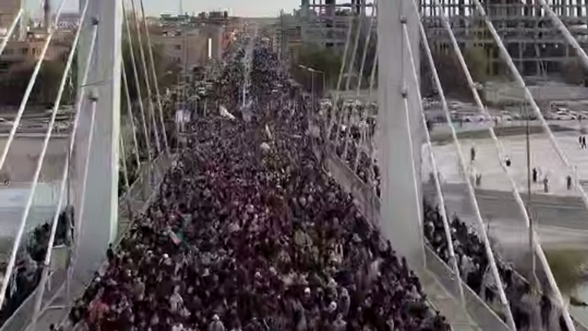 Ирачани у Насирији одржали скуп у част убијеног ајатолаха Алија Хамнеја - Sputnik Србија, 1920, 03.03.2026