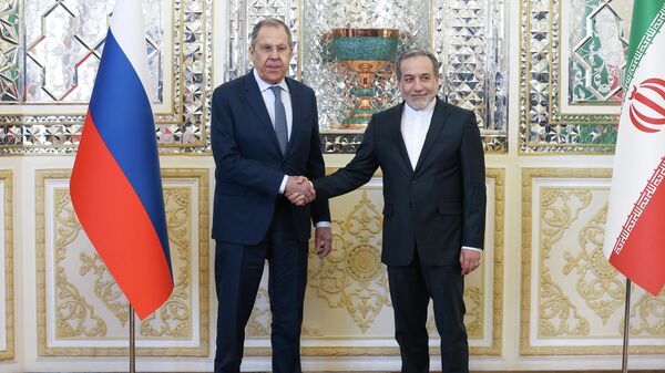 Министри спољних послова Русије и Ирана, Сергеј Лавров и Абас Арагчи - Sputnik Србија