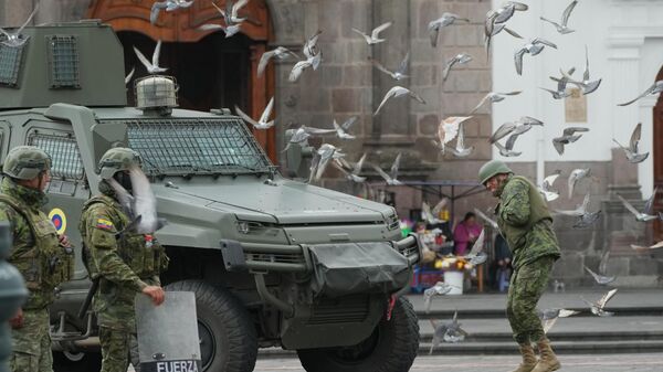 Soldatы ohranяюt ploщadь Santo-Domingo vo vremя antipravitelьstvennogo protesta v Kito, Эkvador - Sputnik Srbija