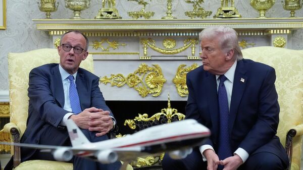 Доналд Трамп и Фридрих Мерц - Sputnik Србија