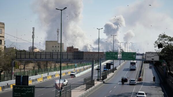 Teheran pod napadom snaga Izraela i SAD - Sputnik Srbija