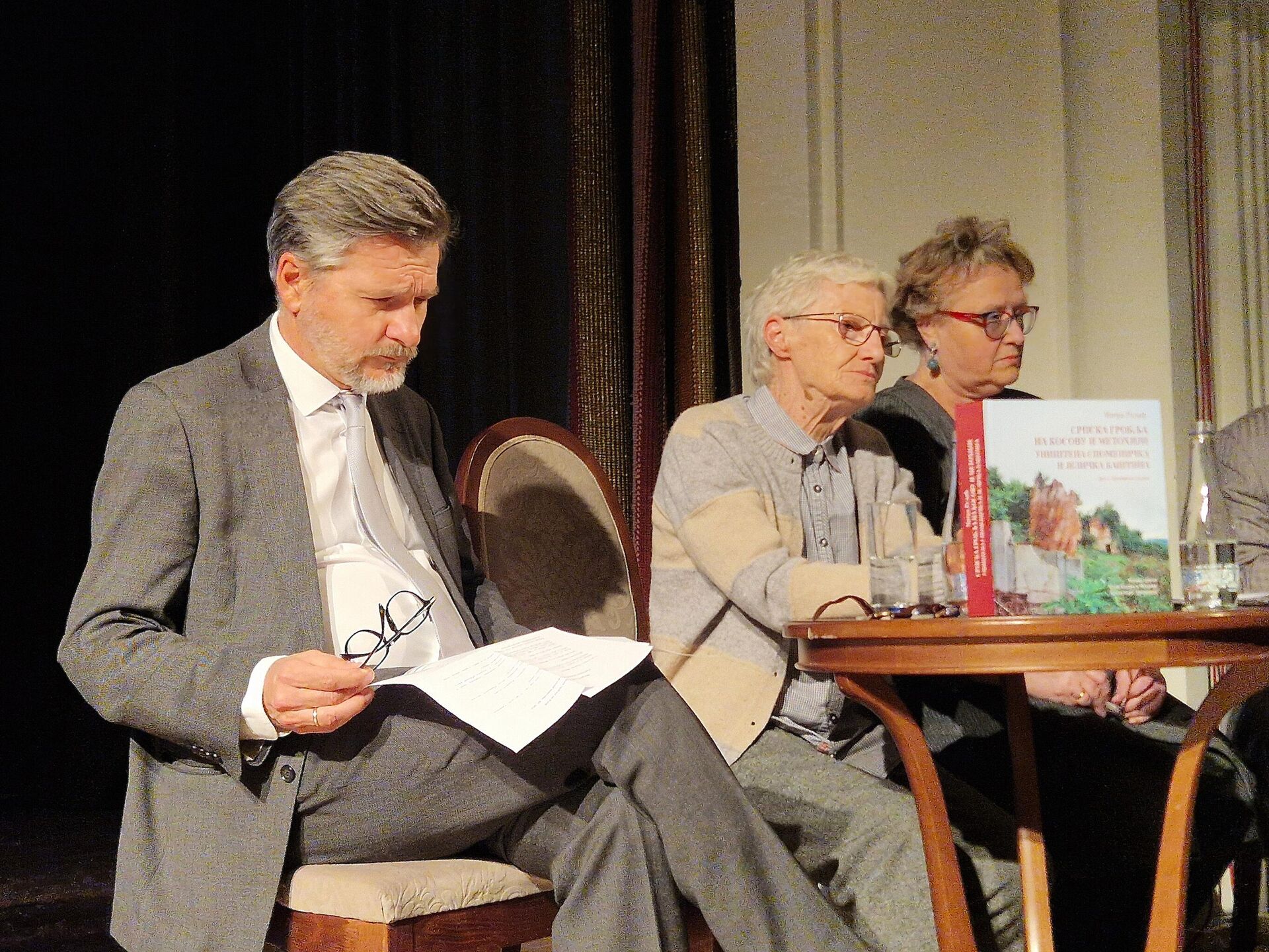 Историчар Милош Ковић, др Митра Рељић и проф. др Софија Милорадовић  - Sputnik Србија, 1920, 05.03.2026