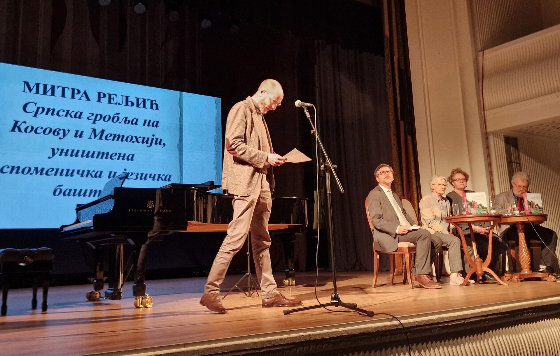 Директор Руског дома, Евгеније Баранов, аутора монографије упознао давне 1998. године у Приштини - Sputnik Србија, 1920, 05.03.2026