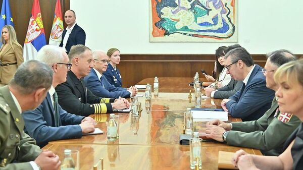 Вучић са командантом здружених снага НАТО: Јачамо сарадњу али чувамо војну неутралност