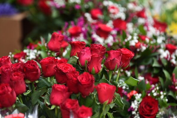 Уочи Међународног дана жена 8. марта, ЈКП „Београдске пијаце“ је и ове године на пијаци „Каленић“ организовало осмомартовски базар на коме су занатлије и мале породичне радионице изложиле богат асортиман ручно рађених производа који могу бити идеалан осмомартовски поклон. - Sputnik Србија