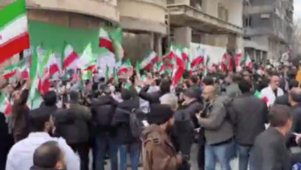 „Руке даље од Ирана“: Протест у Лондону против америчко-израелске акције /видео/