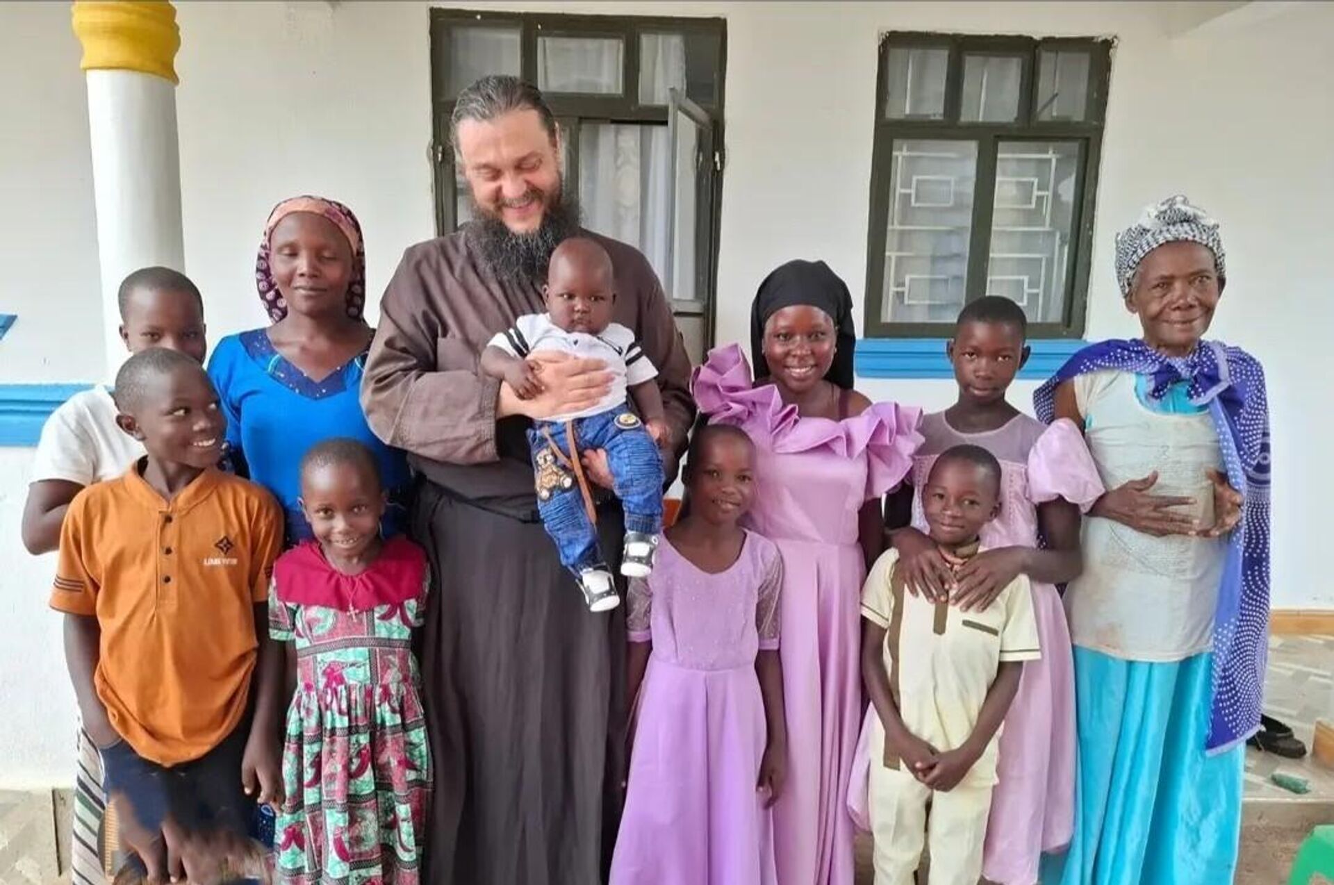 Otac Makarije sa svojom braćom i sestrama u Hrisu - Sputnik Srbija, 1920, 08.03.2026