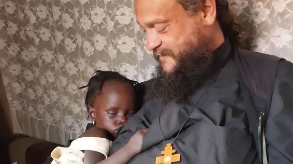 Сан у крилу омиљеног оца Макрија - Sputnik Србија