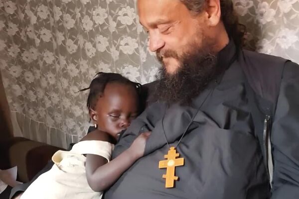 San u krilu omiljenog oca Makrija - Sputnik Srbija