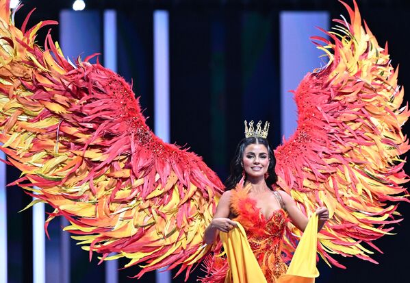 Aleksandra Hvatova (Rusija) u finalu Međunarodnog takmičenja lepote zemalja Briksa. - Sputnik Srbija