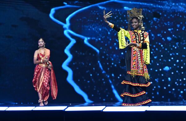 Učesnice finala Međunarodnog takmičenja lepote zemalja BRIKS-a u Kazanju. - Sputnik Srbija