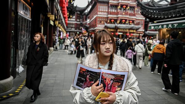 Прохожие на улице в старом городе Шанхая - Sputnik Србија