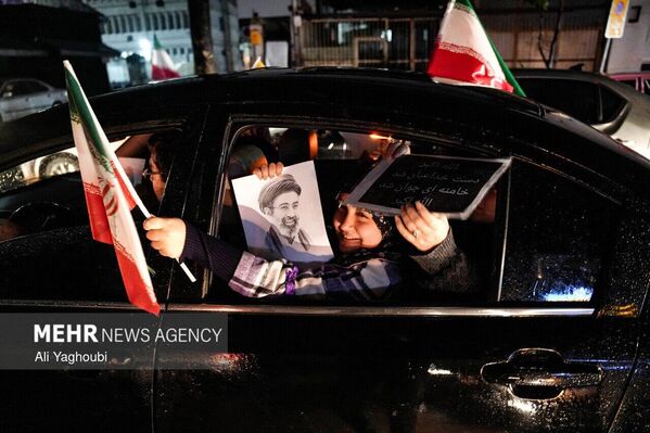 Скуп подршке новом врховном вођи у Рашту. - Sputnik Србија