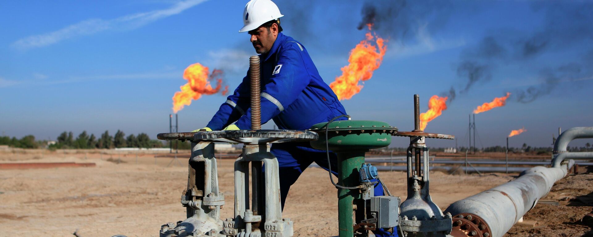 Radnik u rafineriji nafte u Iraku - Sputnik Srbija, 1920, 10.03.2026