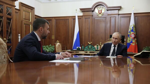 Šef DNR Denis Pušilin i predsednik Rusije Vladimir Putin  - Sputnik Srbija