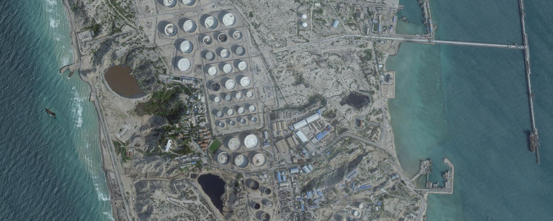 Сателитски снимак приказује нафтни терминал на острву Харг у Ирану - Sputnik Србија, 1920, 10.03.2026