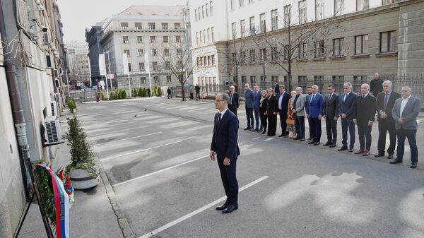 Мацут са министрима положио венце на месту где је убијен Зоран Ђинђић. - Sputnik Србија