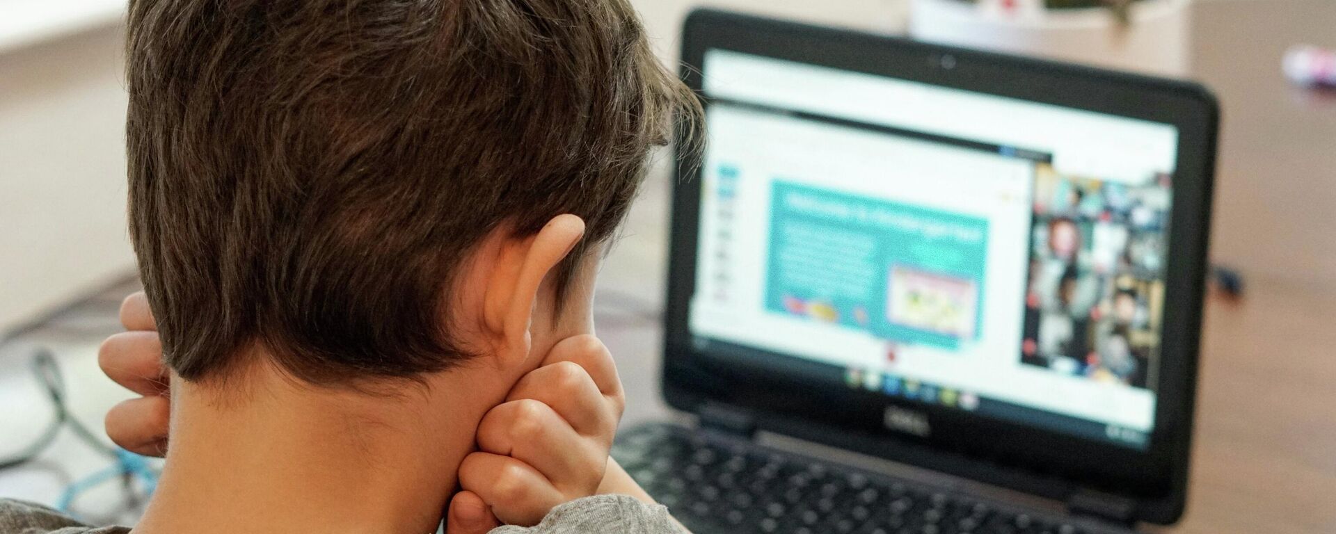 Деца и интернет - Sputnik Србија, 1920, 15.03.2026