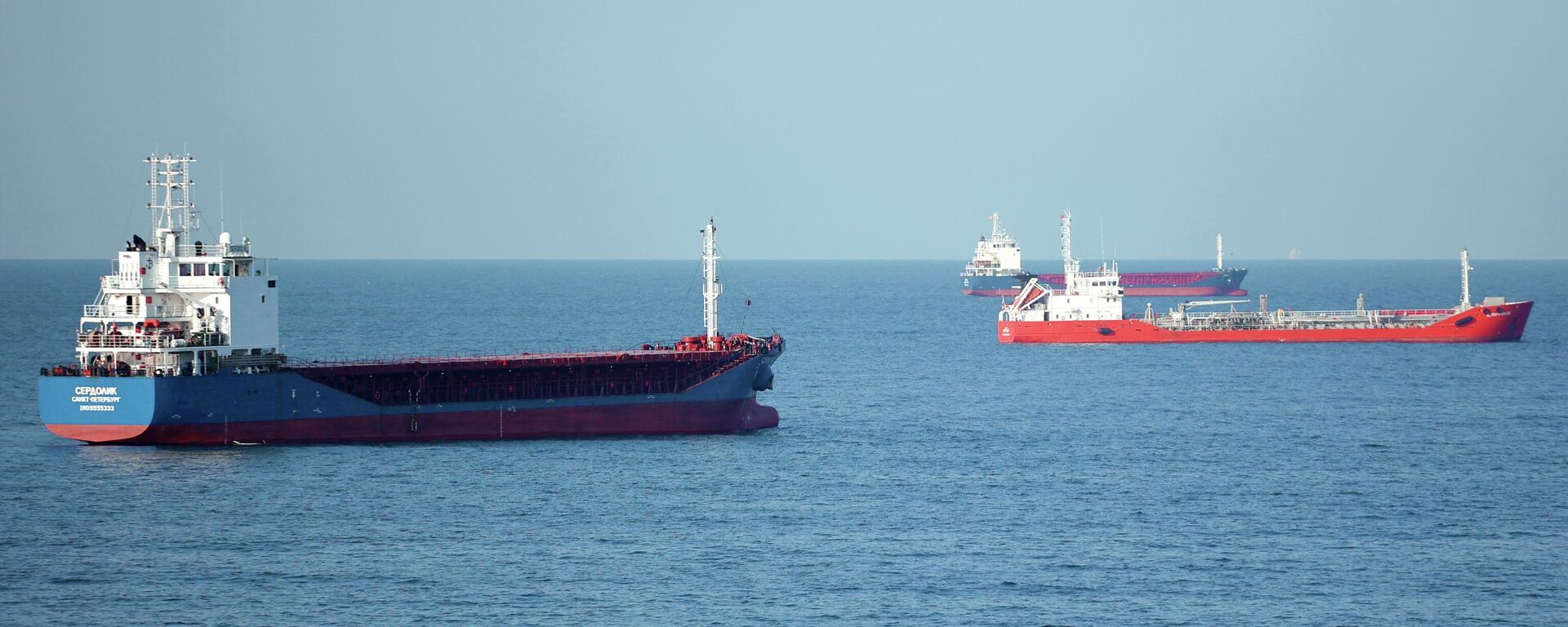 Теретни бродови у луци у Новоросијску - Sputnik Србија, 1920, 18.03.2026