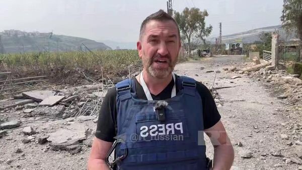 Reporter RT Stiv Svini - Sputnik Srbija