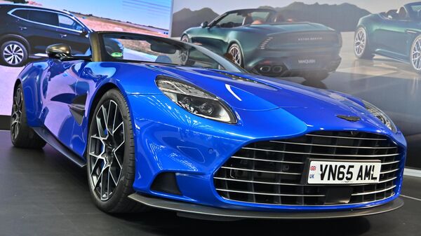  Овај луксузни кабриолет брзину од 100км/х развија за свега 3,4 секунде, а максимална брзина коју може да развије је 340км/х. - Sputnik Србија