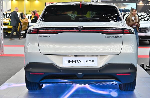 Changan Deepal S05 кинеског гиганта Чанган један је од оних који је премијерно приказан српској публици на овогодишњем Сајму - Sputnik Србија