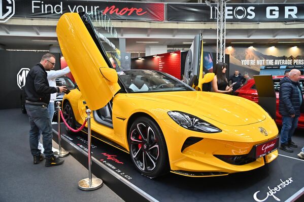 Током седам дана сајма пред београдском публиком биће изложени најновији модели аутомобила, мотоцикала, скутера и квадова  - Sputnik Србија