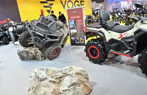 Због великог интересовања излагача, ове године сви капацитети Сајма раде у пуном обиму, па ће тако и галерија хале 4 по први пут бити у функцији излагања. Осим бицикала, скутера, квадова и тротинета на галерији ће бити постављен и полигон који ће сваког дана ће бити доступан за пробне вожње вожње бицикала и тротинета - Sputnik Србија