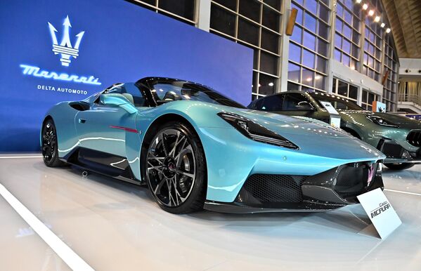 Спектакуларни Maserati MCPURA Cielo, један од најскупљих модела представљених на сајму, са ценом од приближно 375.440 евра (око 400.000 долара+), укључујући опрему и порезе. - Sputnik Србија