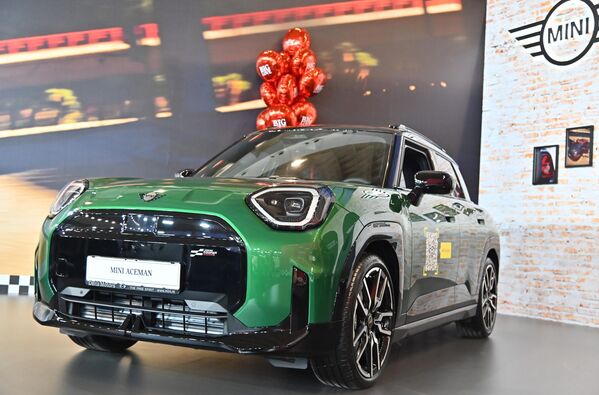 За оне који би да купе неку машину, има и сајамских попуста али и могућности финансирања путем лизинга и кредита са посебним погодностима. - Sputnik Србија