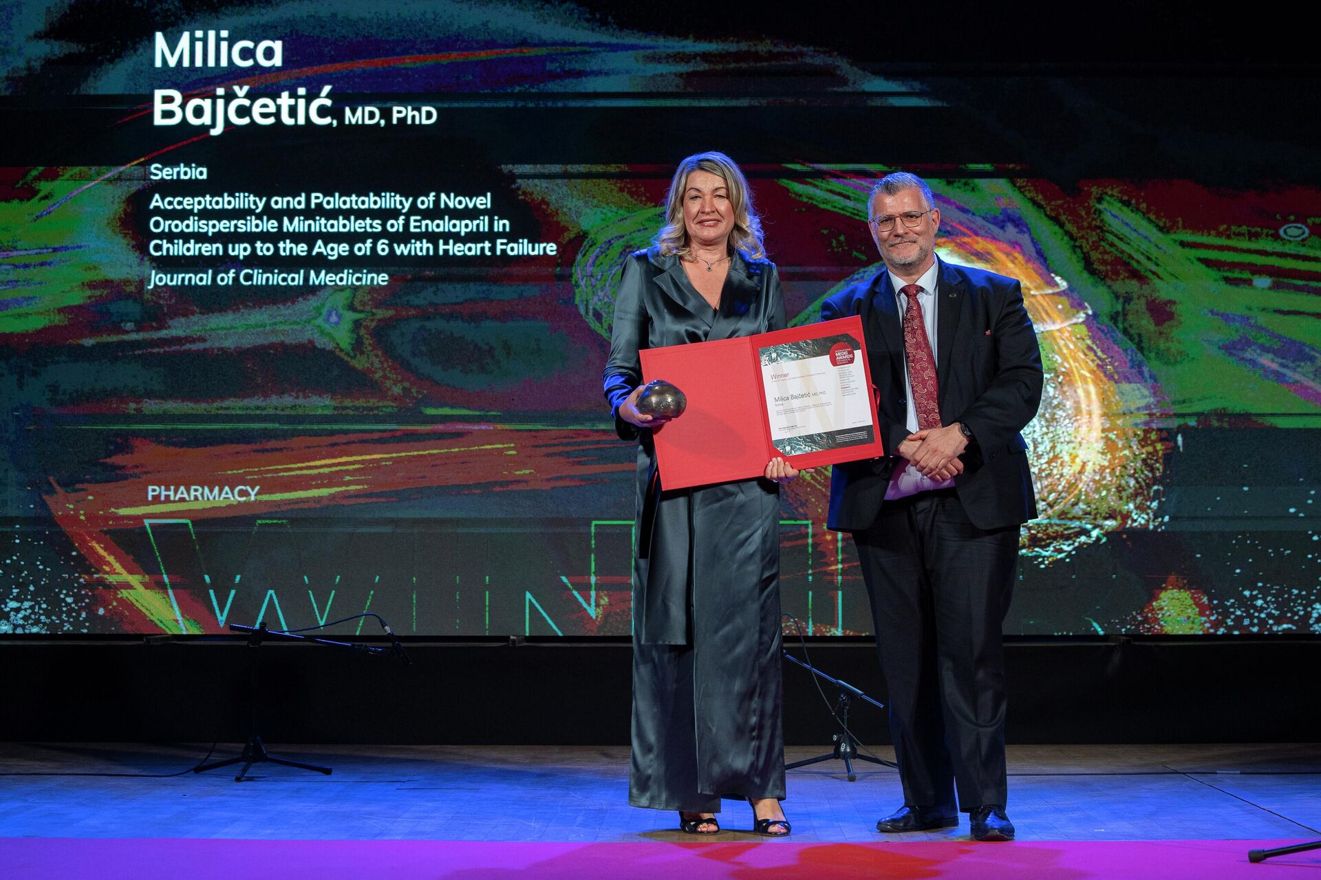 Успомена са доделе медицинског Оскара за прву иновативну мини таблету намењену бебама и деци са срчаном слабости - Sputnik Србија, 1920, 19.03.2026