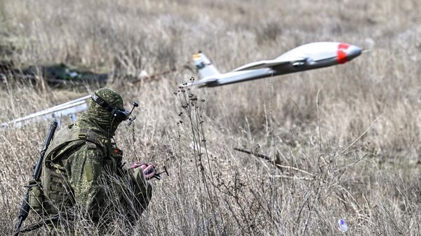 Lansiranje drona molnija 2 u zoni specijalne vojne operacije - Sputnik Srbija