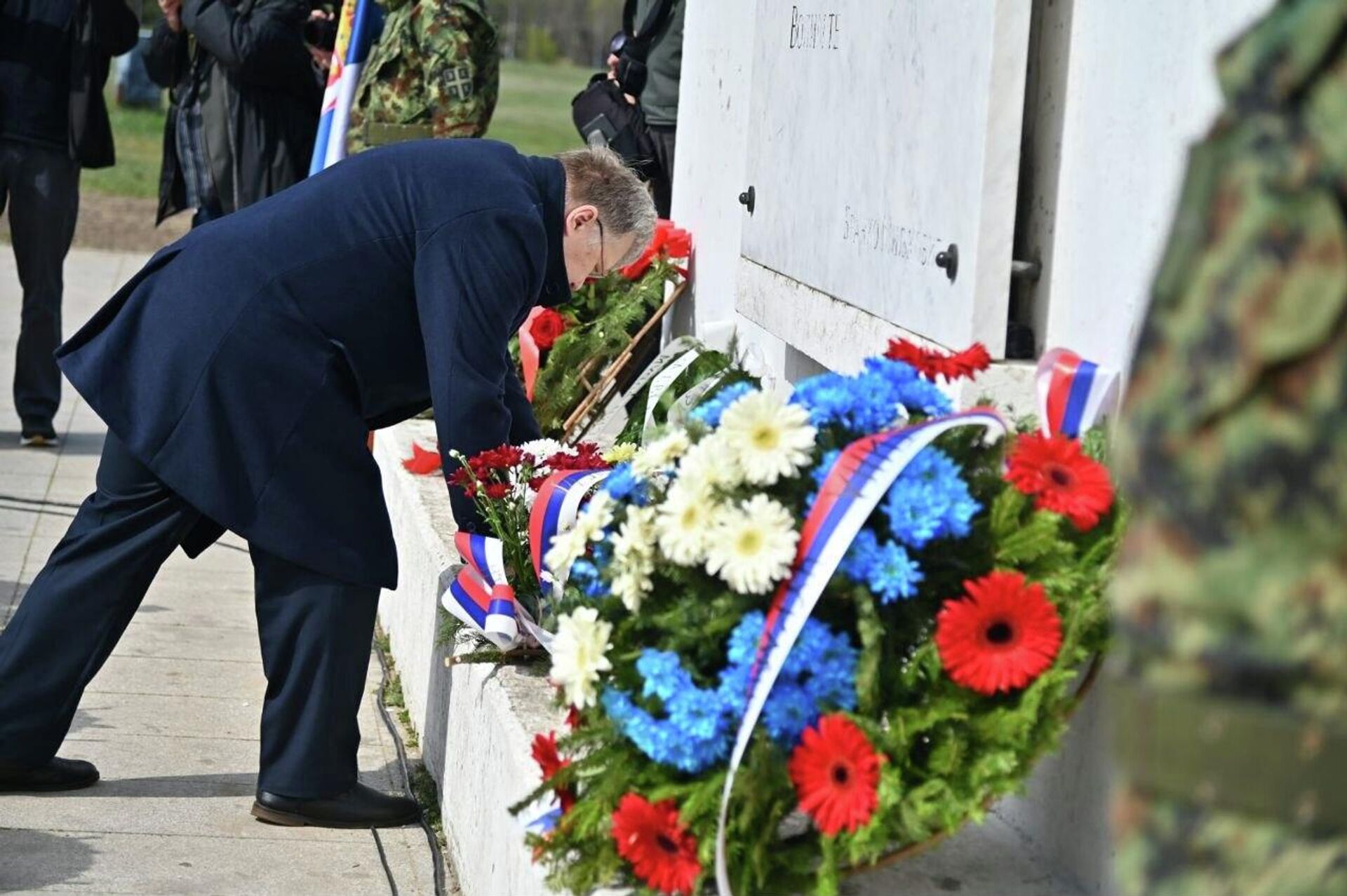 Povodom 27. godišnjice bombardovanja položeni su venci na spomen-obeležje „Večna vatra“ u Parku prijateljstva na Ušću - Sputnik Srbija, 1920, 24.03.2026