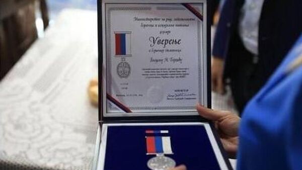 Председник СНС и саветник председника Републике Милош Вучевић посетио је данас ратног ветерана и борца са Кошара Владана Бајкића - Sputnik Србија